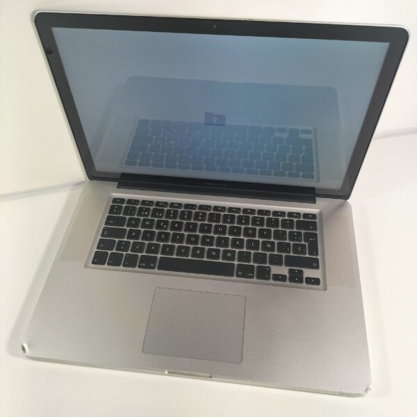 APPLE MacBook Pro A1286 2010-2011. Para completar, reparar o piezas.